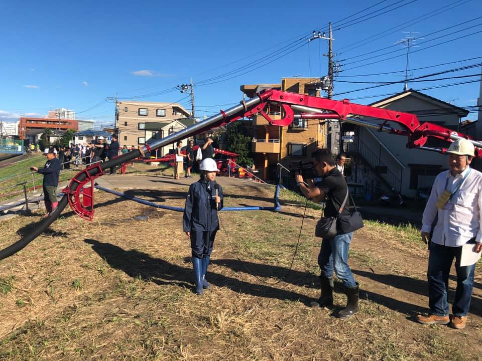画像：台風19号ボランティアに小澤総業のコンクリートポンプ車が大活躍！
